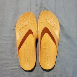 NWOT crocs kadee II flip